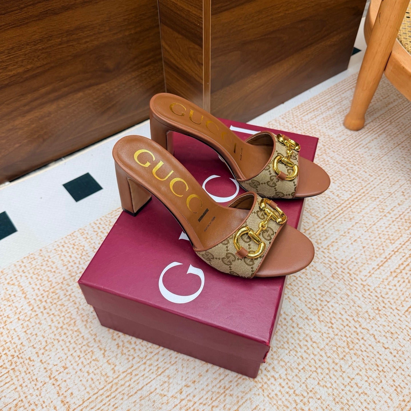 GUCCI 26S HORSEBIT HEEL SANDALS 85 MM IN BROWN MIX BEIGE GG CANVAS