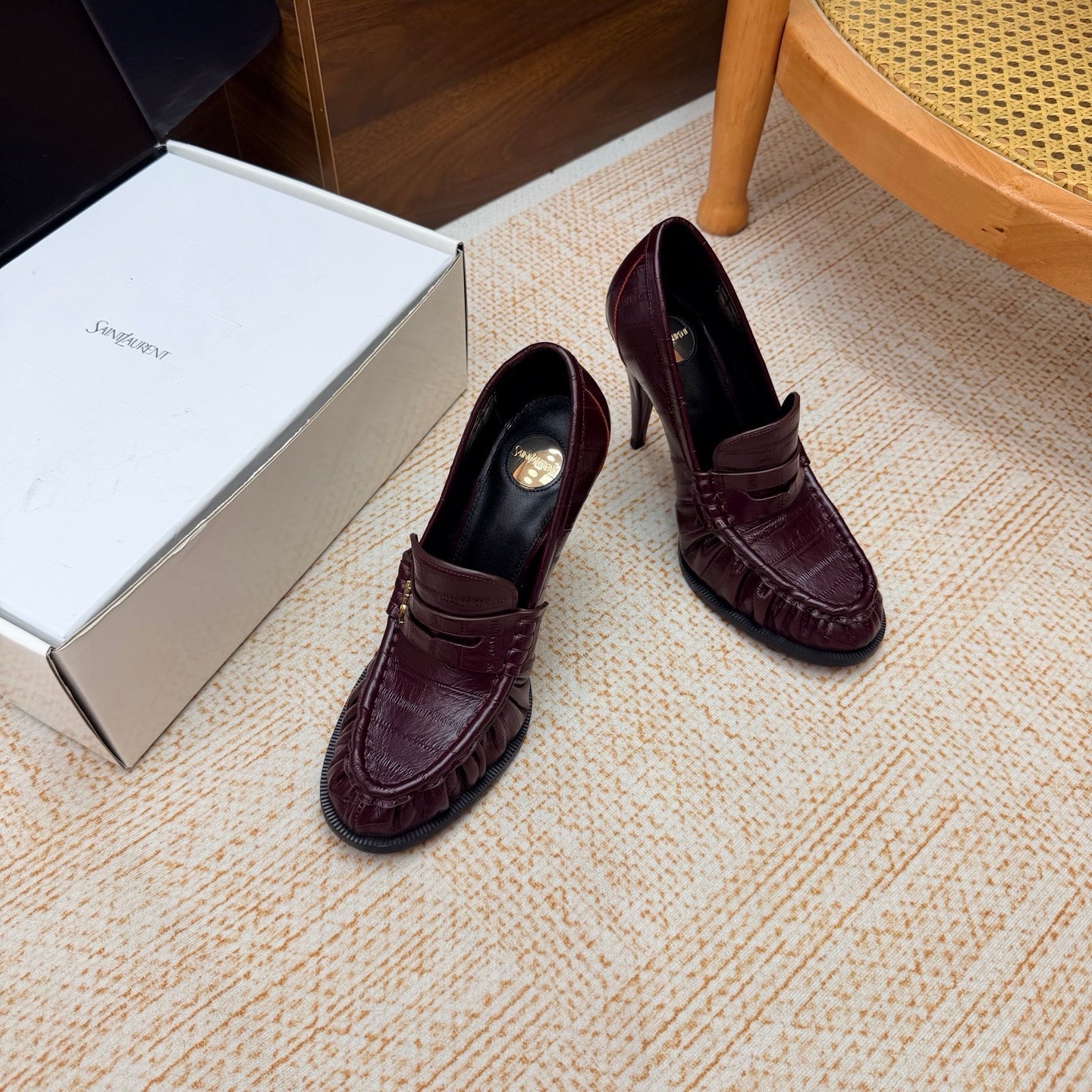 YSL 26S HIGH HEEL LOAFERS 110 MM IN BURGUNDY CROC EMBOSSED LEATHER