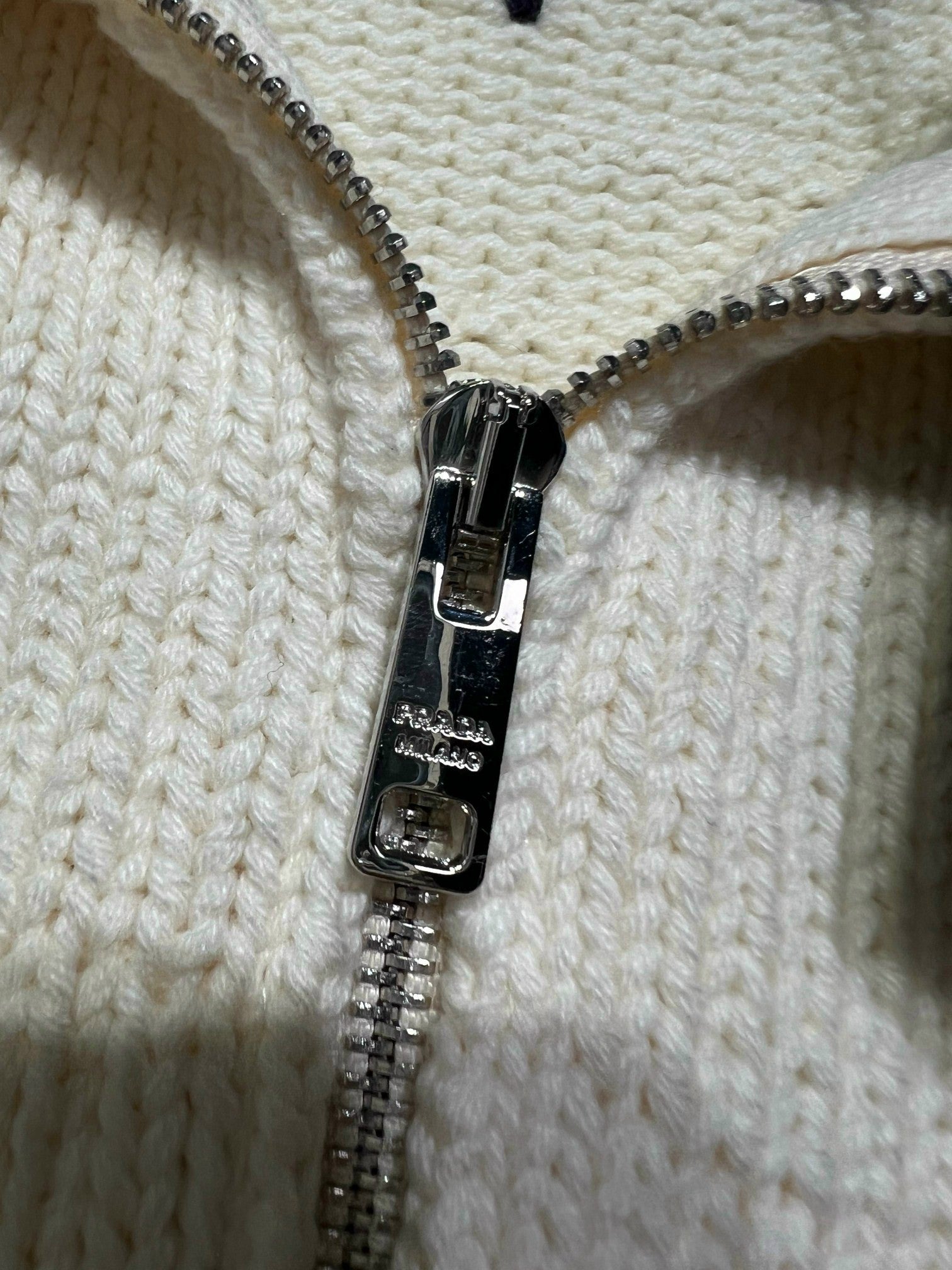PRADA 26S ZIP-UP KNIT CARDIGAN 1206