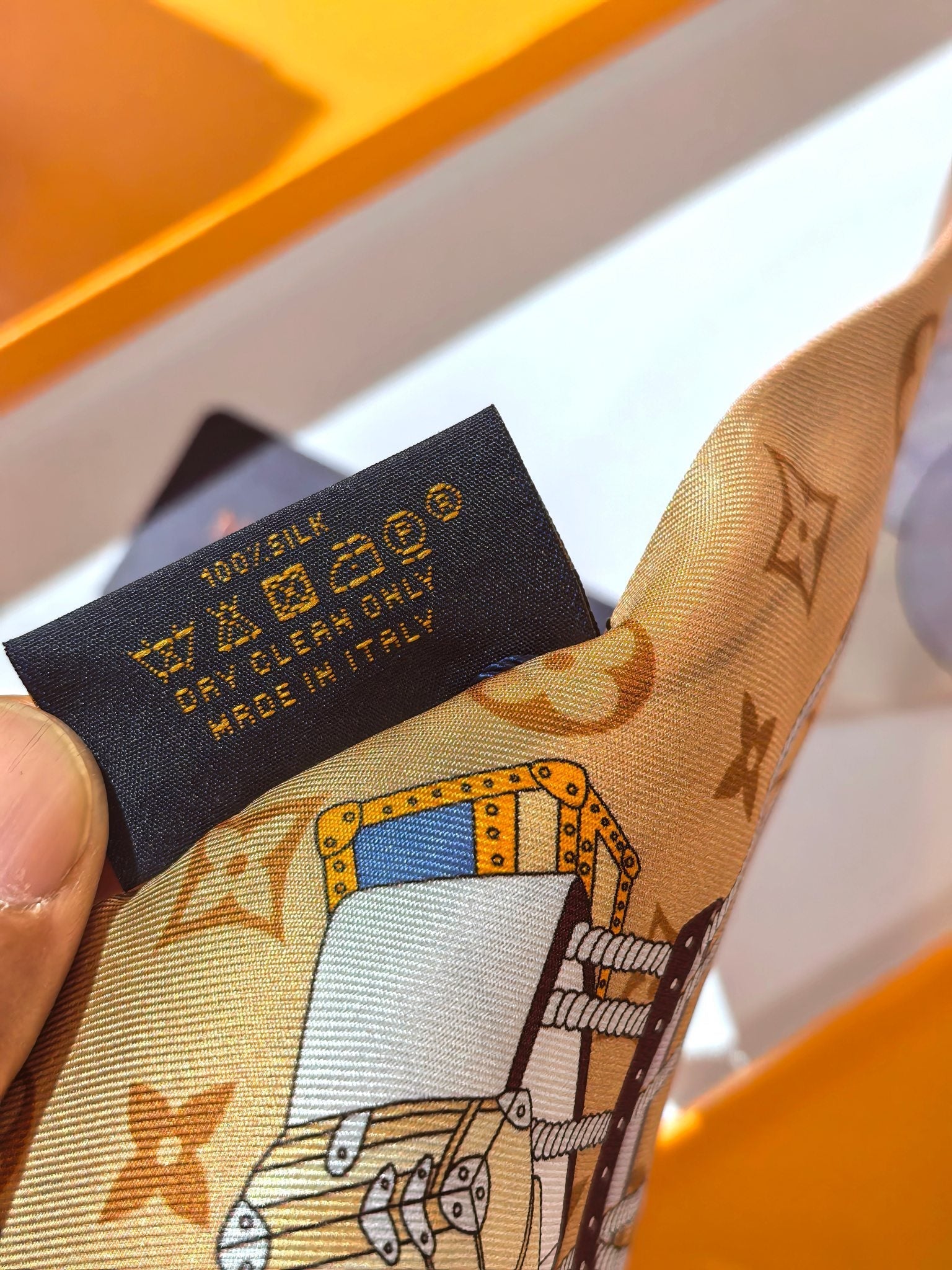 LV 26S SCARF 120 IN SILK 320695
