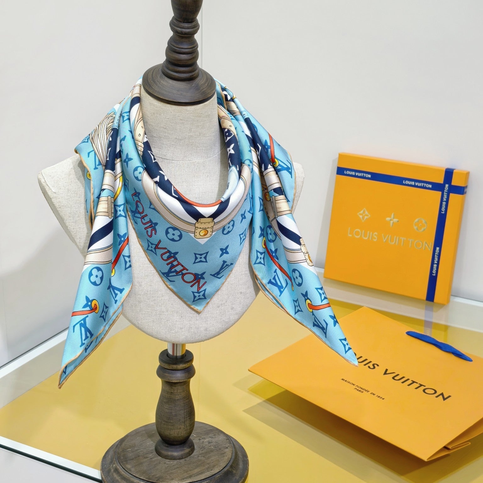 LV 26S SCARF 90 IN SILK 315067