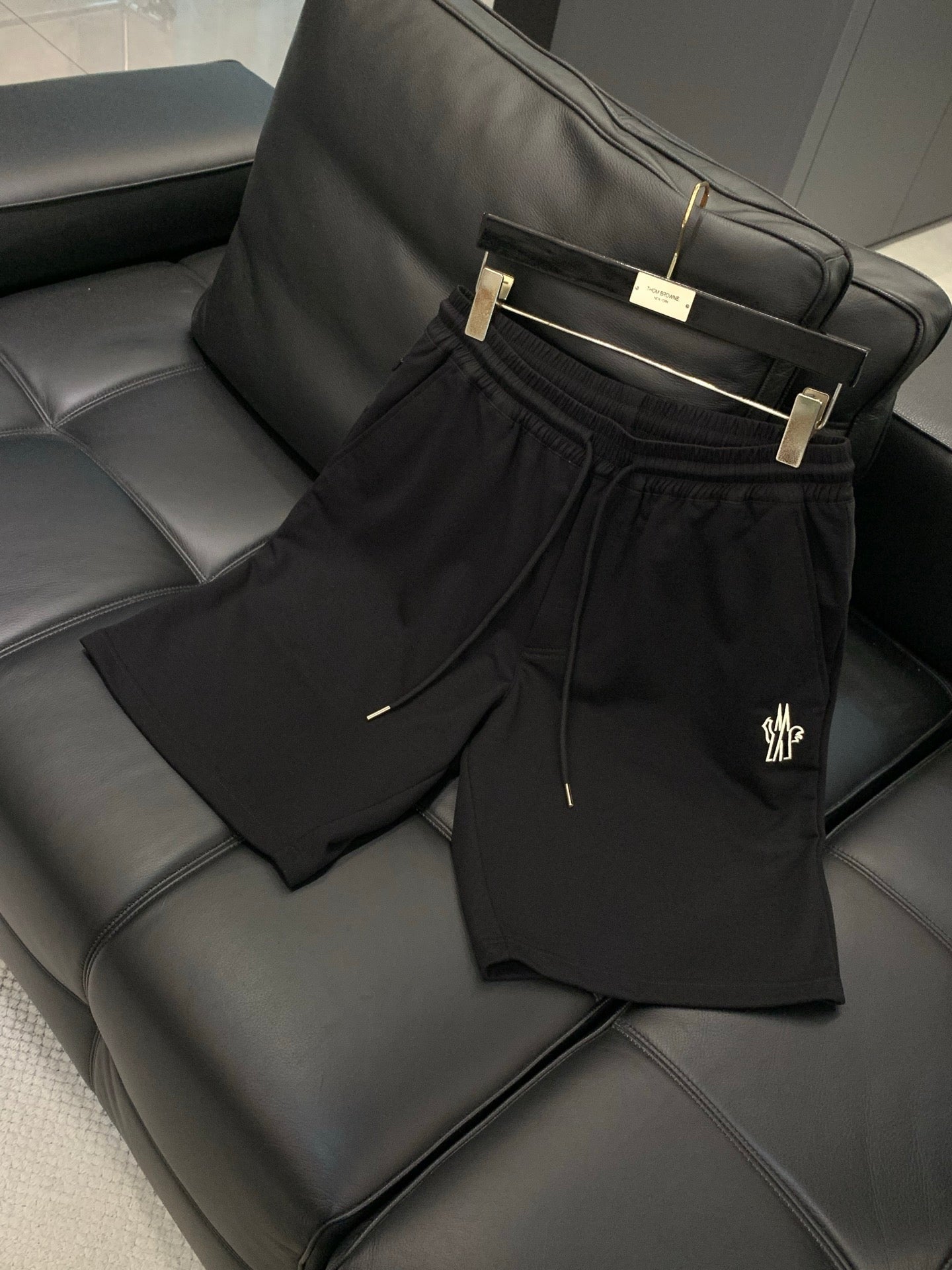 MONCLER 26S SHORTS 592
