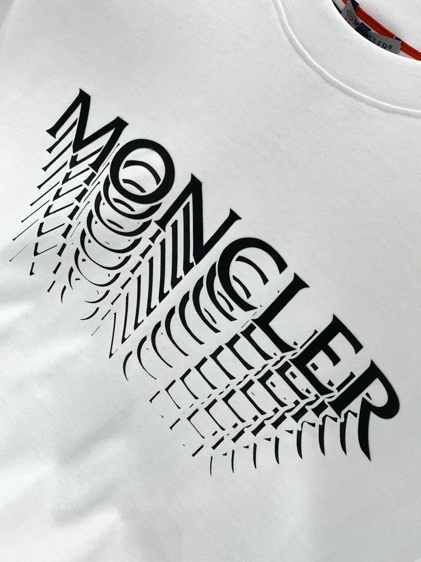 MONCLER 26S SHORT-SLEEVE T-SHIRT 676