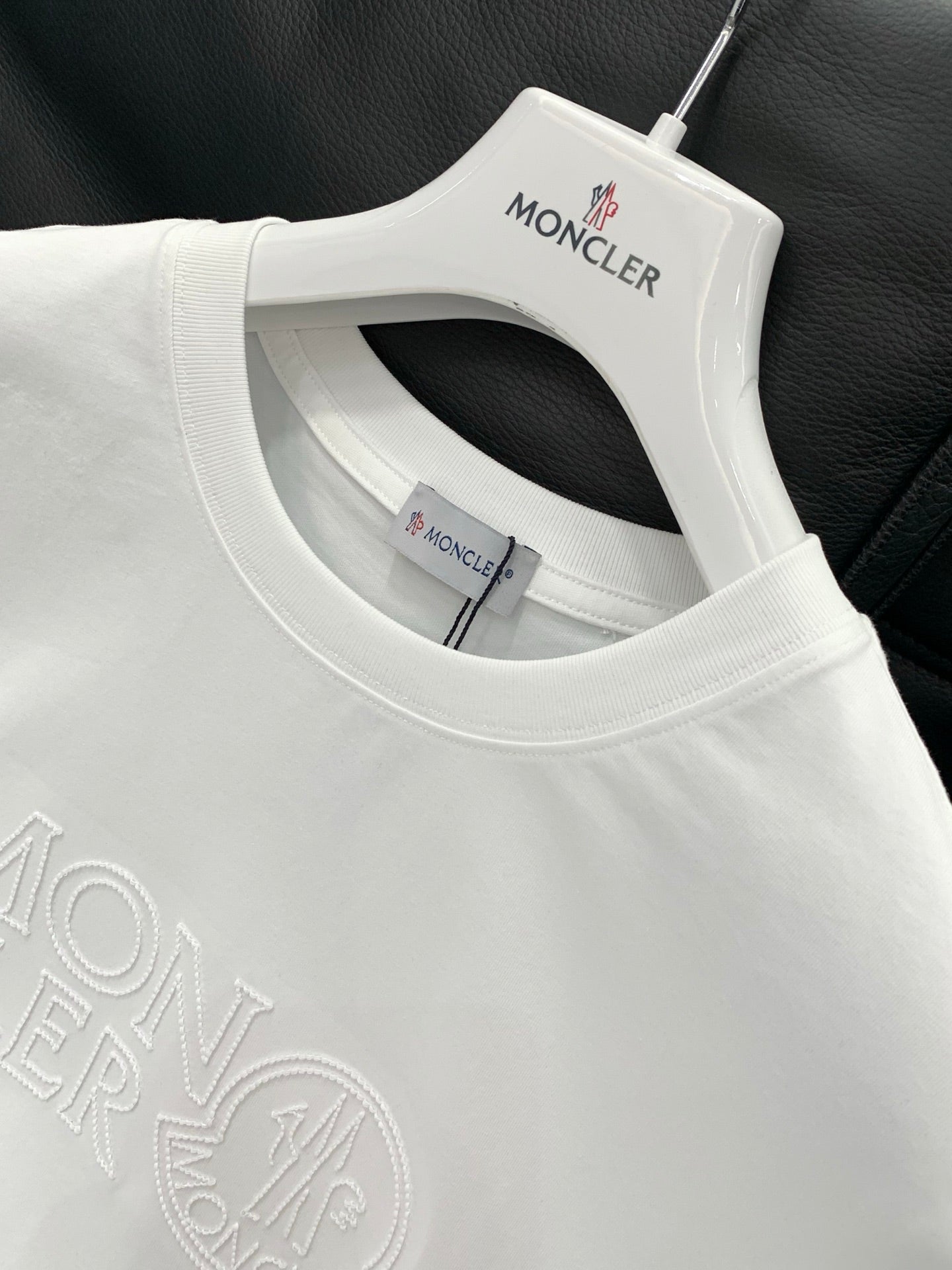 MONCLER 26S SHORT-SLEEVE T-SHIRT 671
