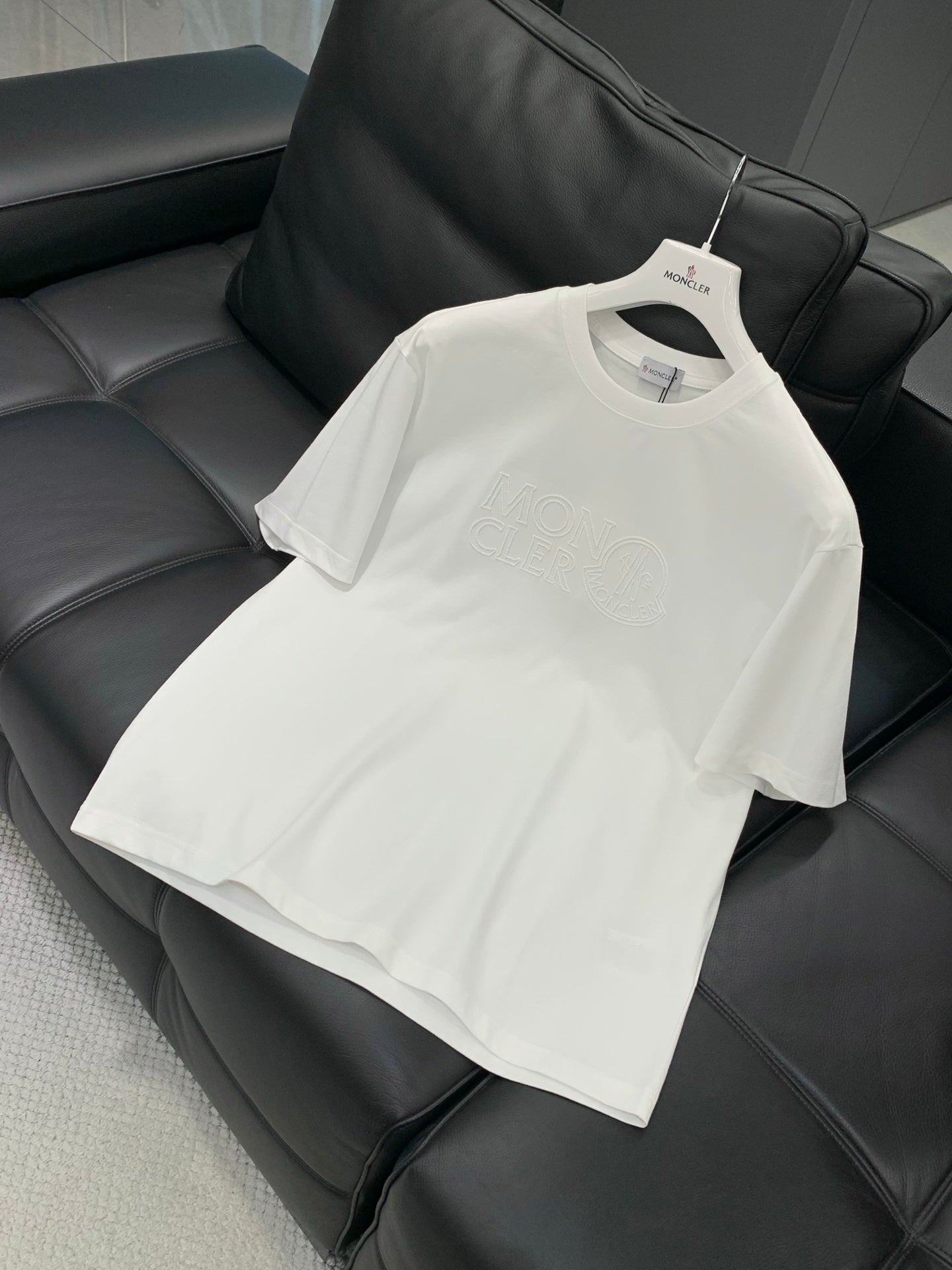MONCLER 26S SHORT-SLEEVE T-SHIRT 671