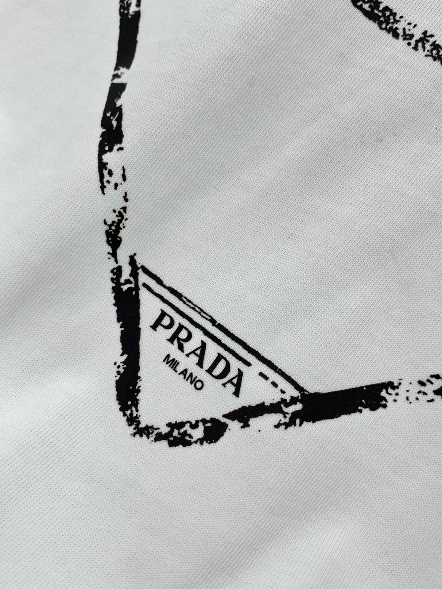 PRADA 26S SHORT-SLEEVE LOGO T-SHIRT 1126