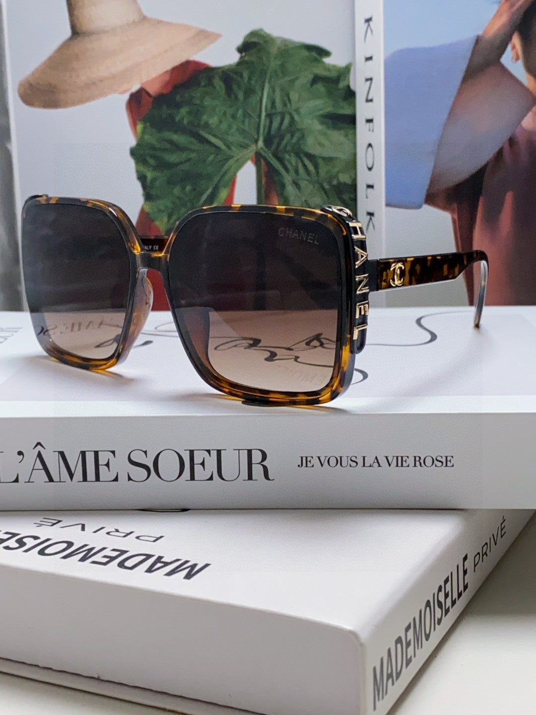 CHANEL 26S OVERSIZED SQUARE SHAPE IN ACETATE 399825