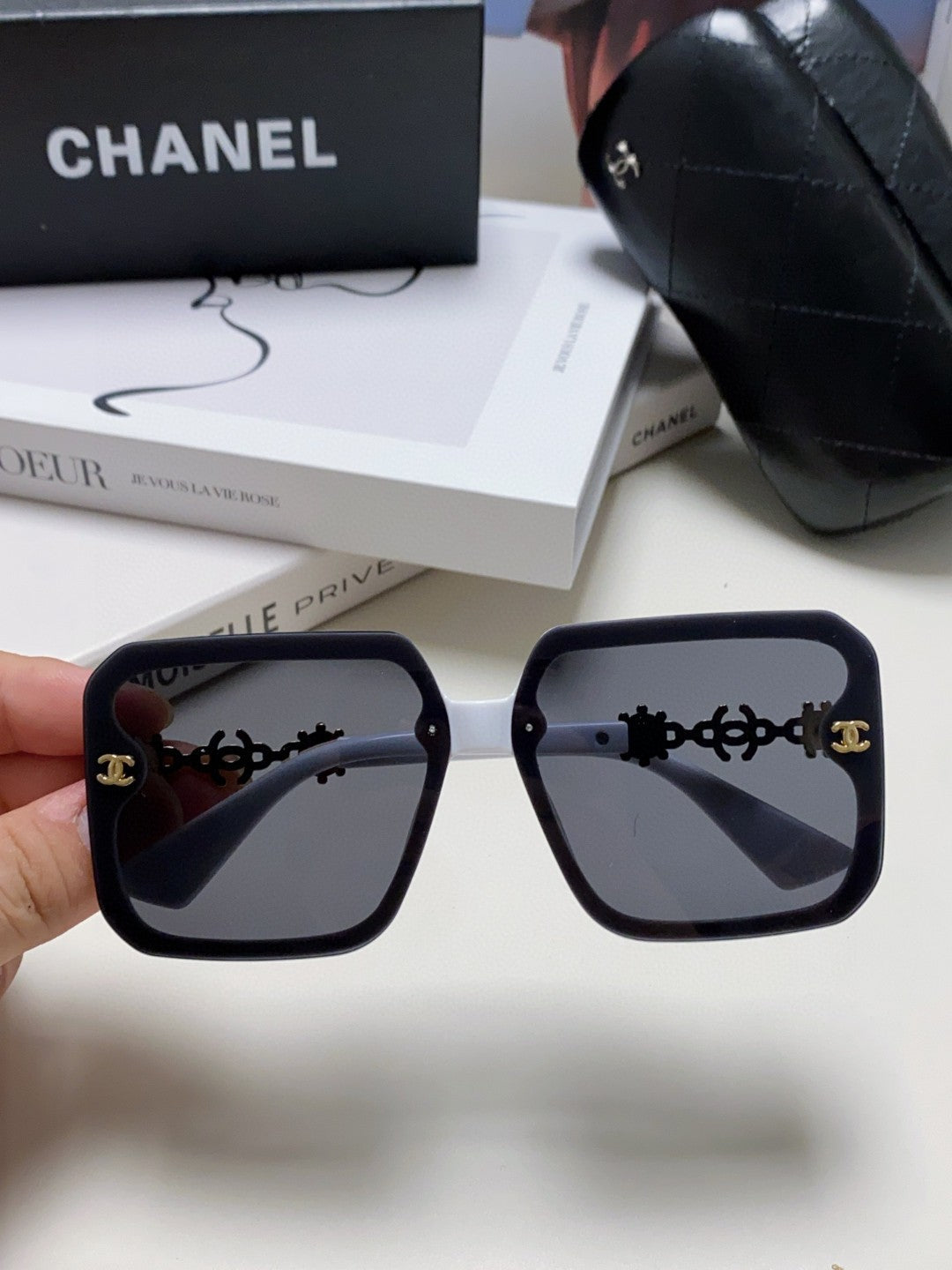 CHANEL 26S OVERSIZED SQUARE SHAPE IN ACETATE 399831