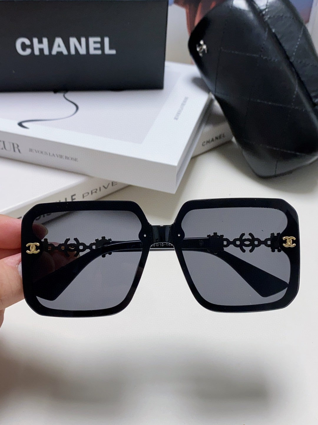 CHANEL 26S OVERSIZED SQUARE SHAPE IN ACETATE 399833