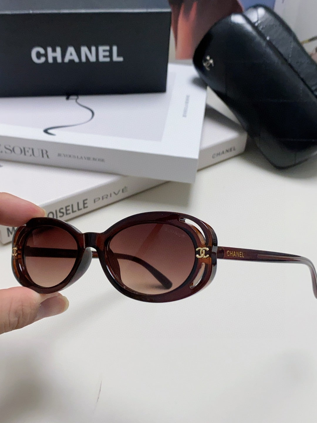CHANEL 26S OVAL SHAPE IN ACETATE 399837