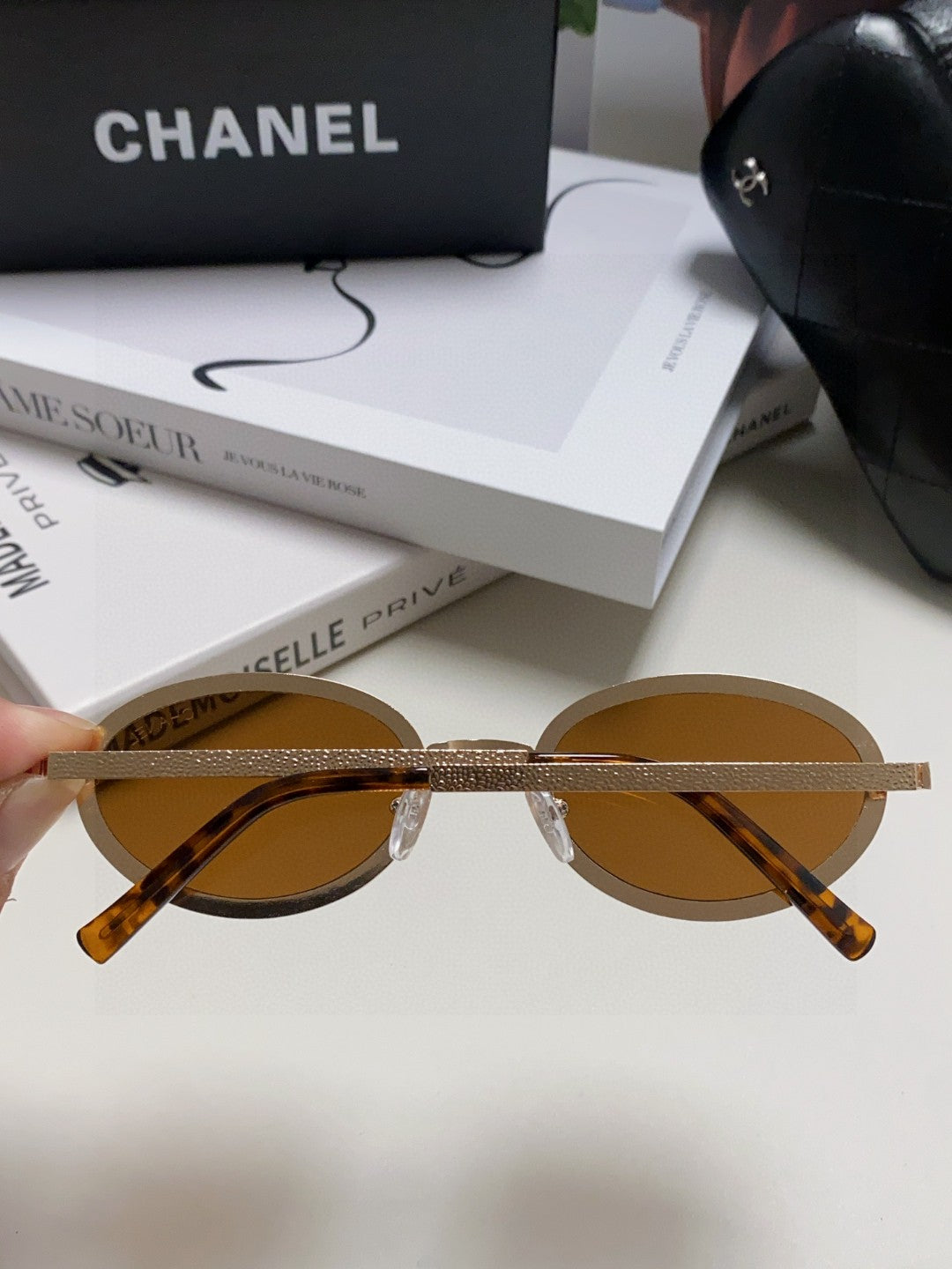 CHANEL 26S OVAL FRAME IN ACETATE 399843