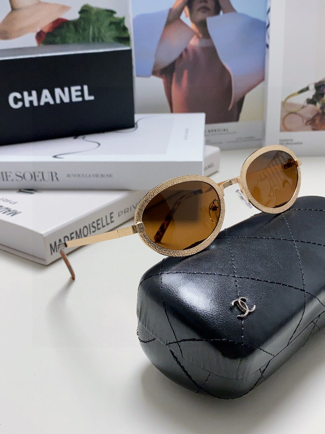 CHANEL 26S OVAL FRAME IN ACETATE 399843