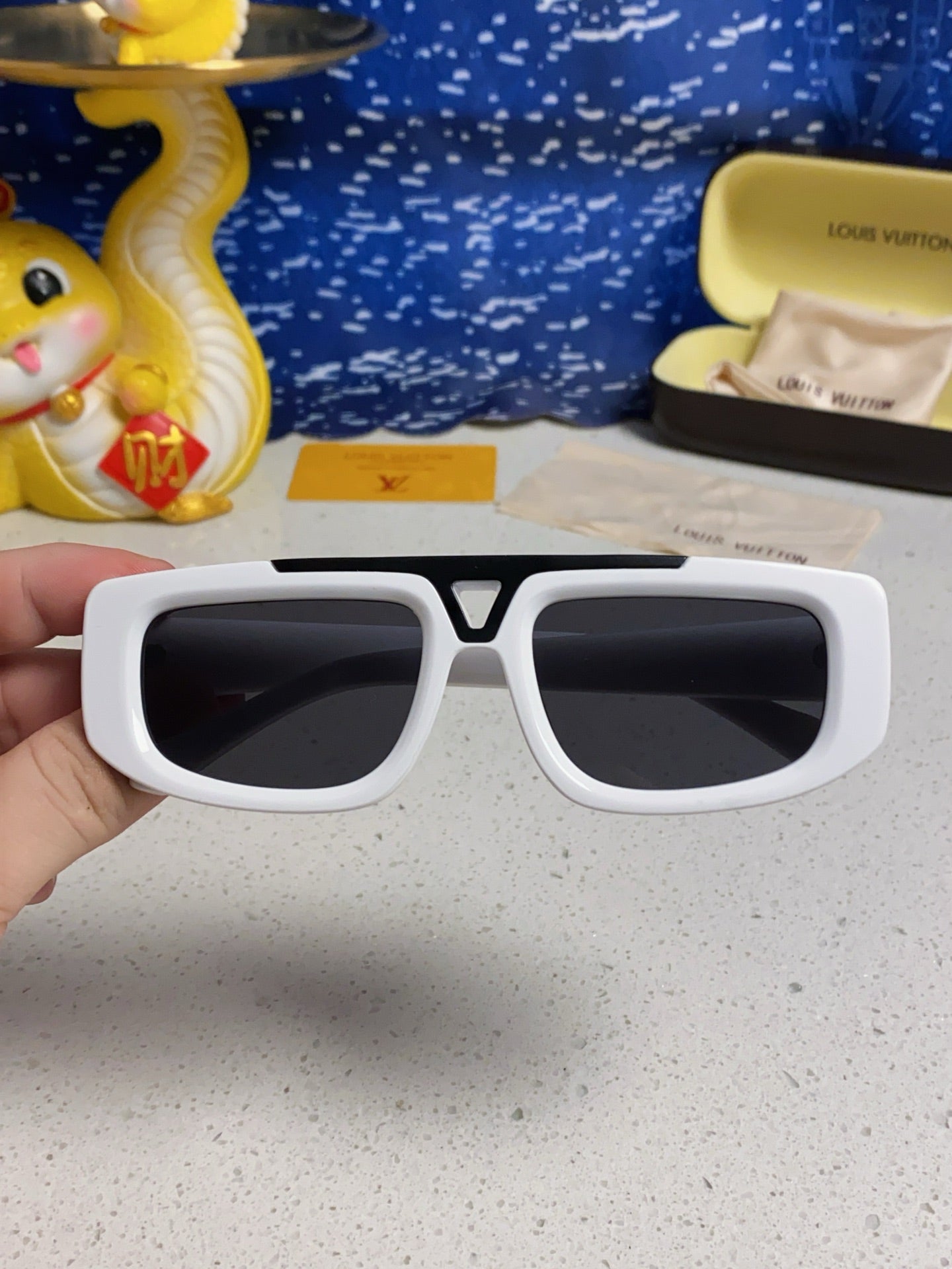 CLASH PILOT SUNGLASSES 567478 IN WHITE ACTETE BLACK METAL