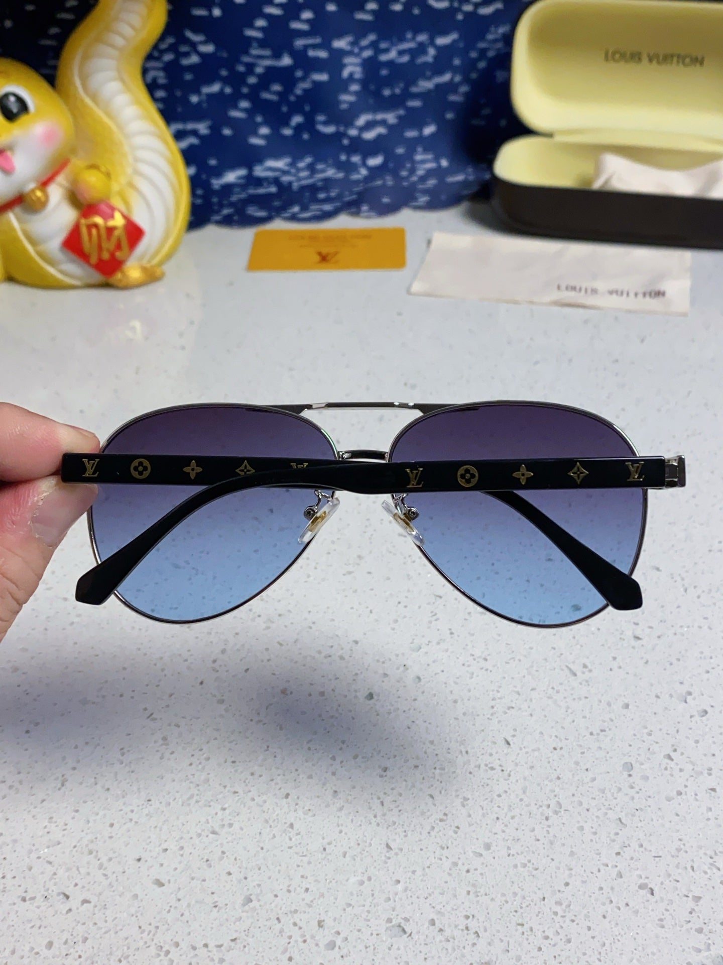 PILOT SUNGLASSES 571633 IN SILVER METAL GREY SMOKE LENSES MONOGRAM LOGO