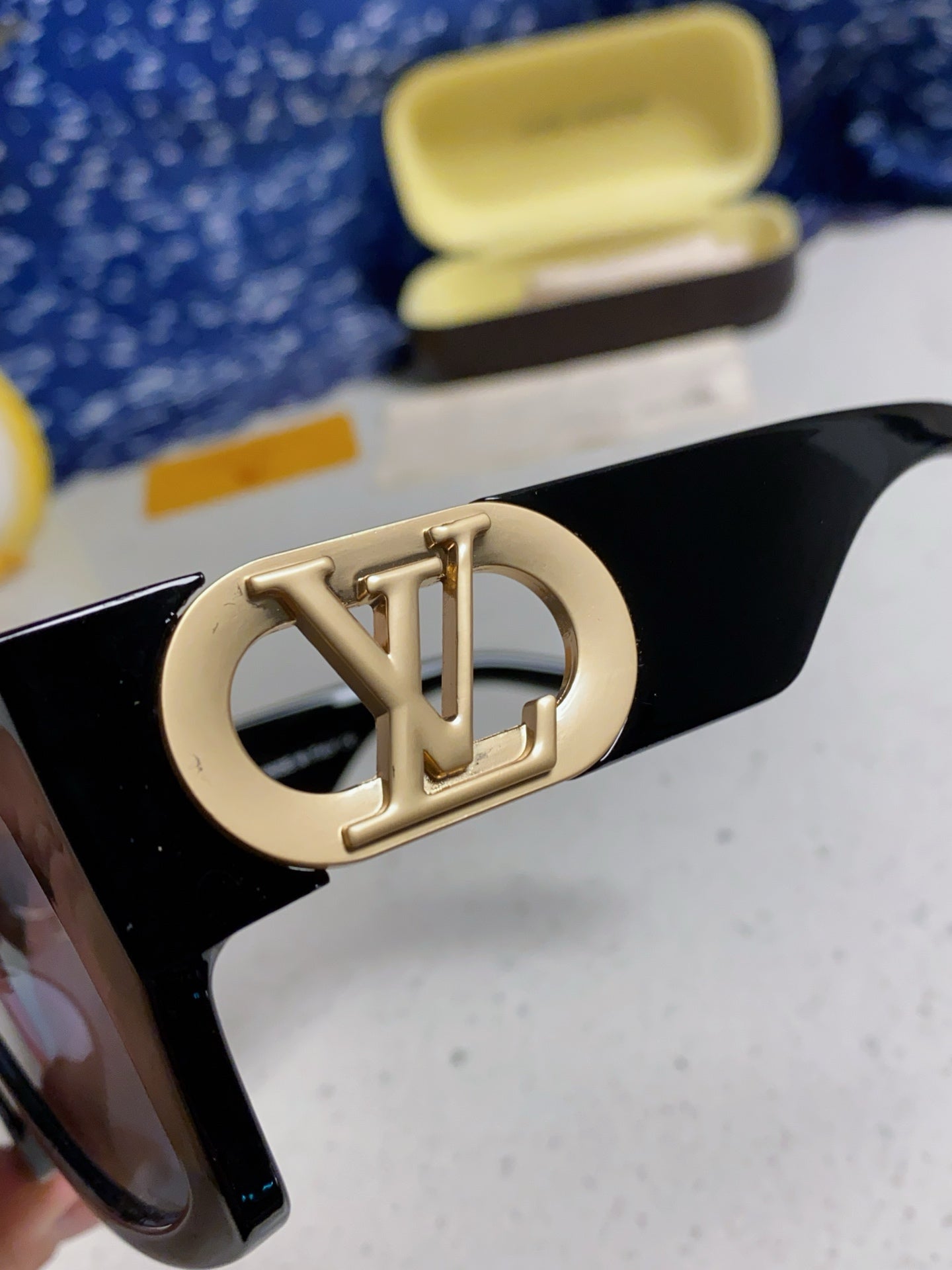 LINK SQUARE SUNGLASSES 570276 IN BLACK ACETATE GOLD LOGO