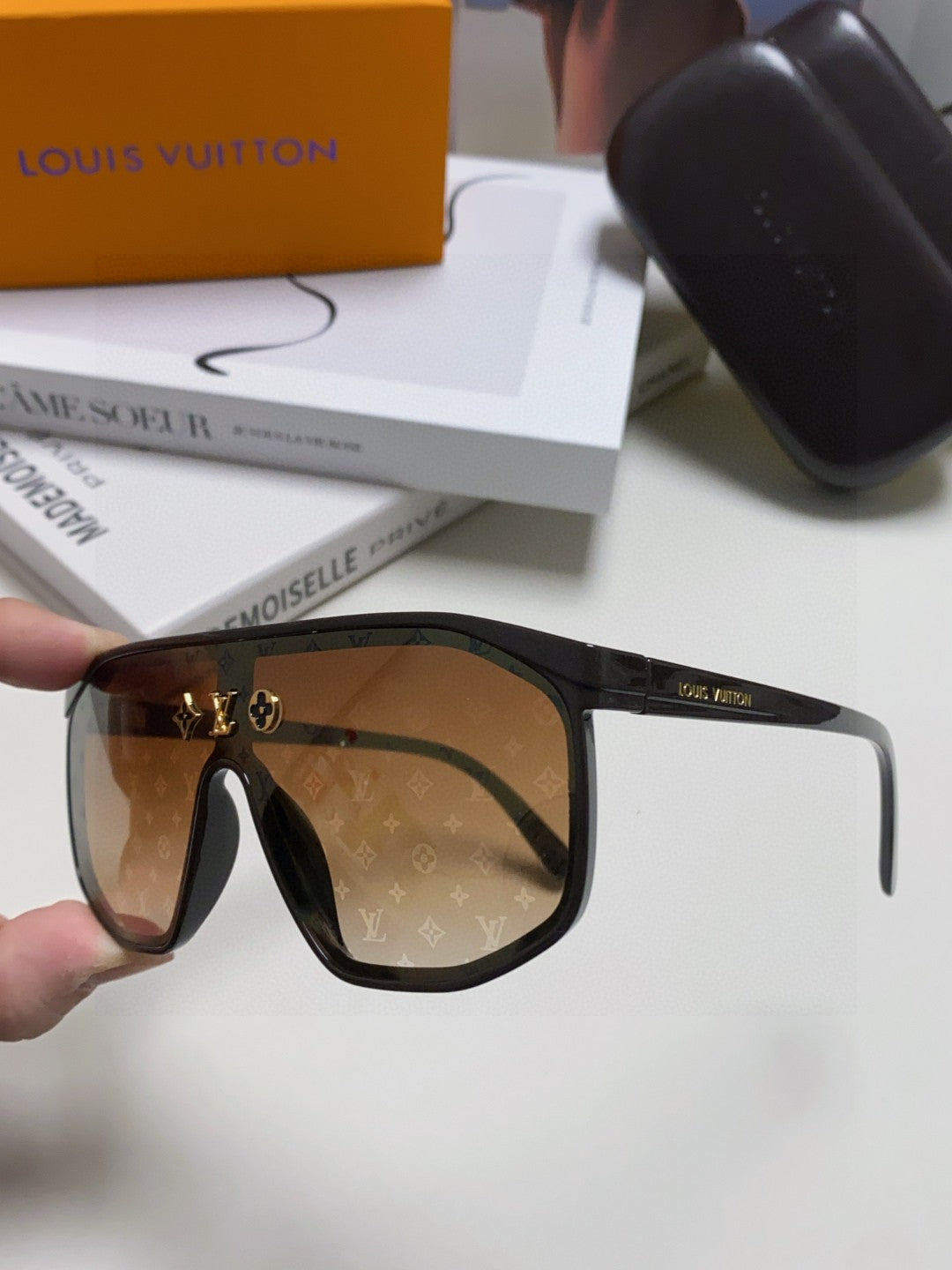 WAIMEA SUNGLASSES 570267 IN BROWN ACETATE MONOGRAM ON LENS