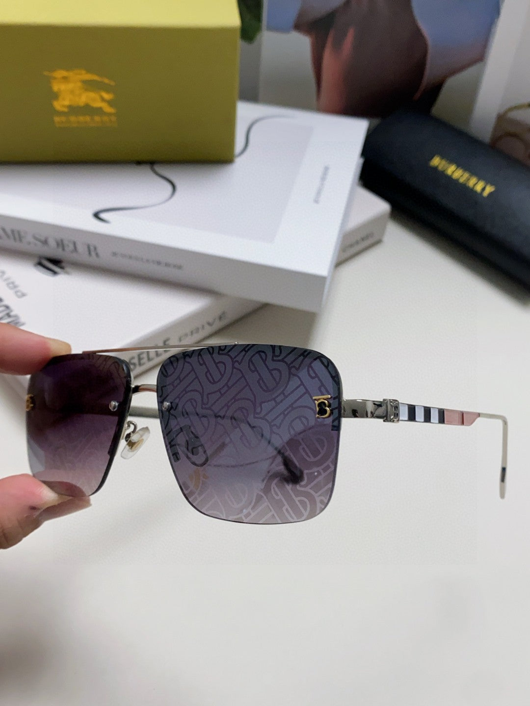 BURBERRY 26S RECTANGULAR FRAME IN METAL 424562