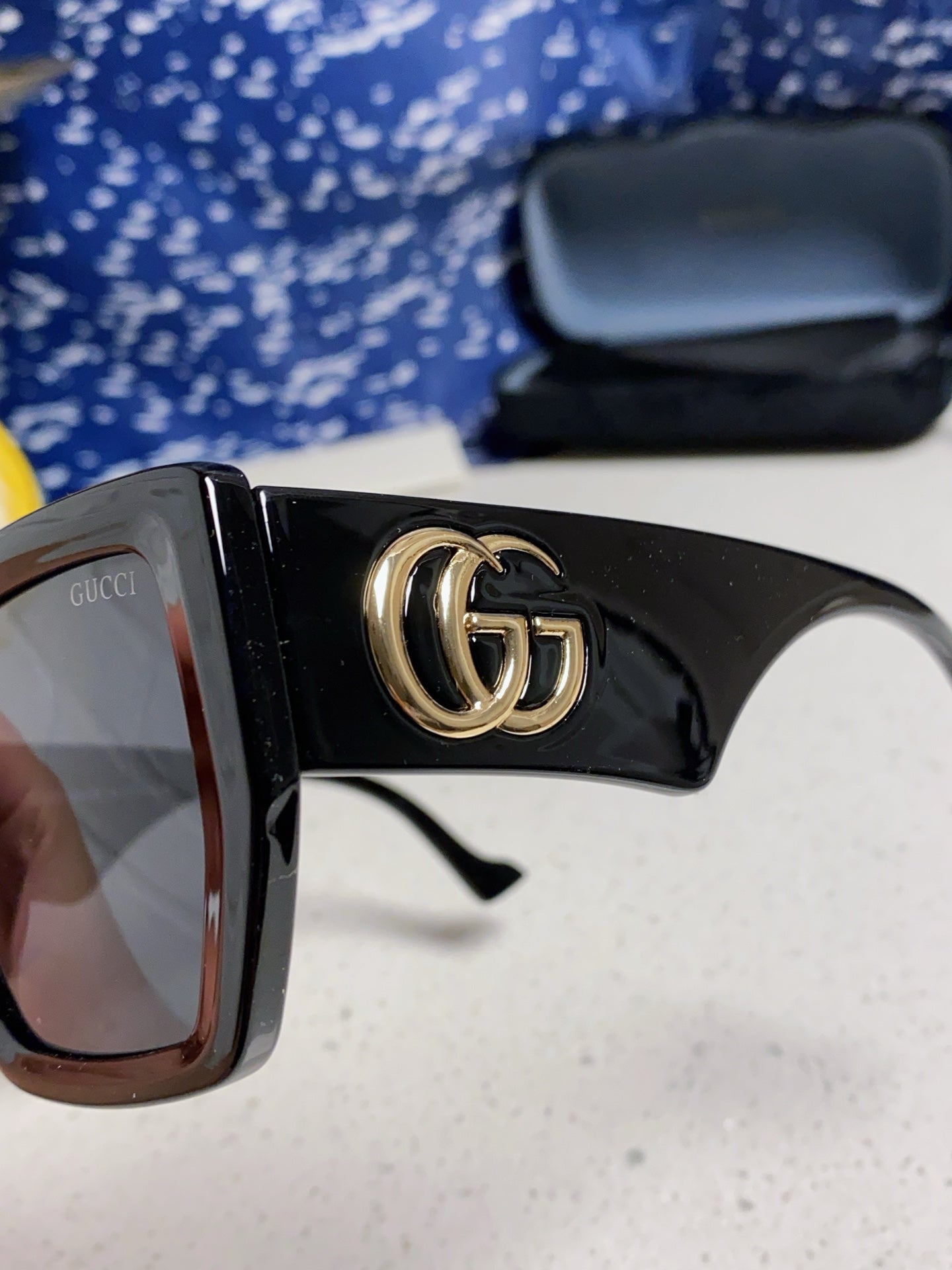 GUCCI 26S OVERSIZED SQUARE FRAME IN ACETATE 424594