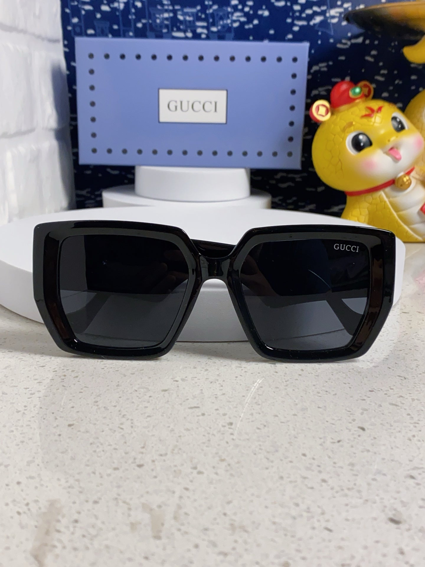 GUCCI 26S OVERSIZED SQUARE FRAME IN ACETATE 424594