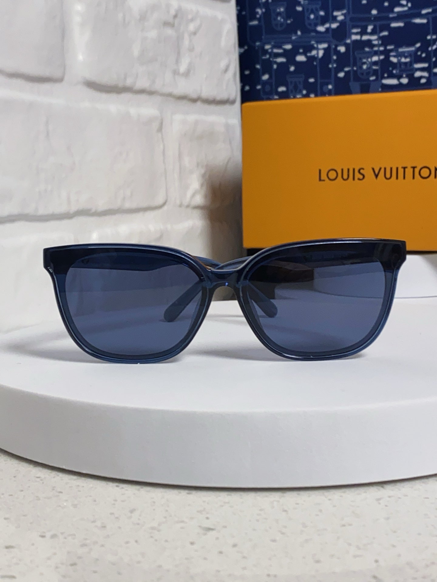 CAT EYE SUNGLASSES 571650 IN BLUE CLEAR ACETATE