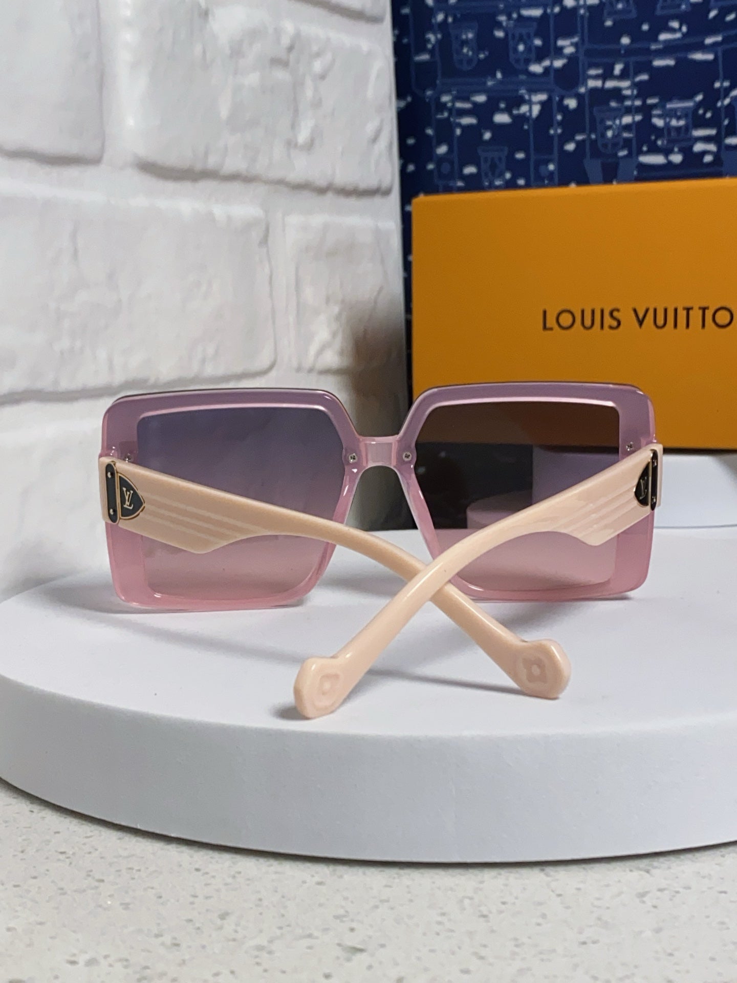 SQUARE SUNGLASSES 571653 IN PINK CLEAR ACETATE