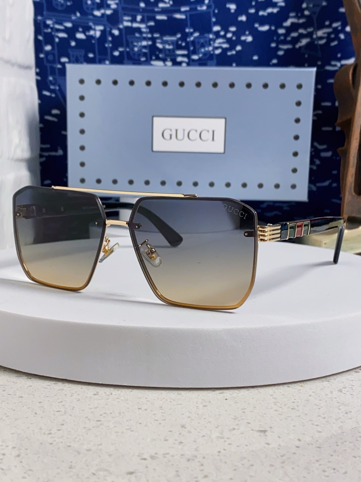 GUCCI 26S SQUARE FRAME IN METAL 420479