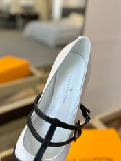 HIGH PUMP 5 CM TRIPLE-STRAP IN WHITE CALFSKIN WITH BLACK STRAP