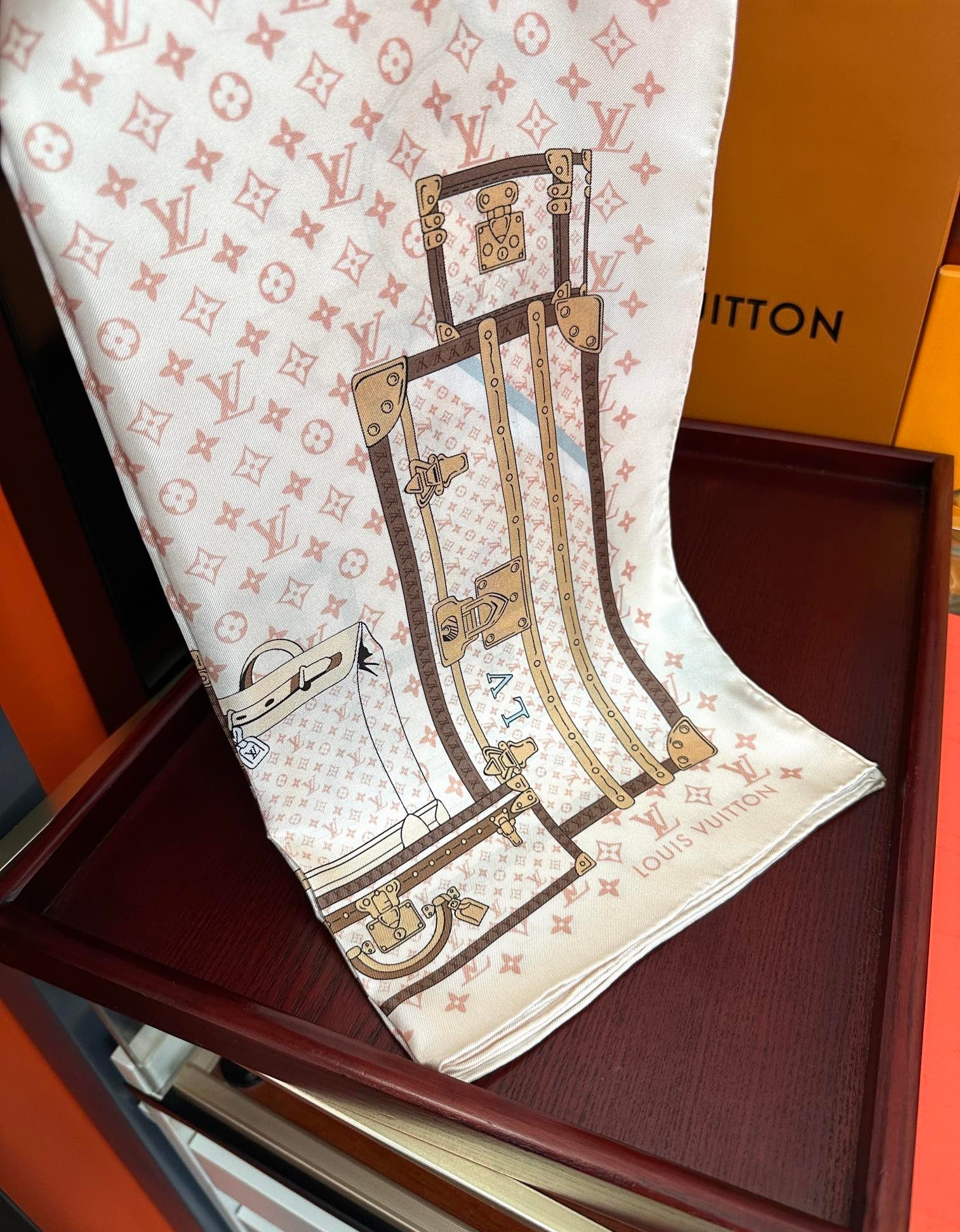 LV SCARF 90 CM IN SILK 719908