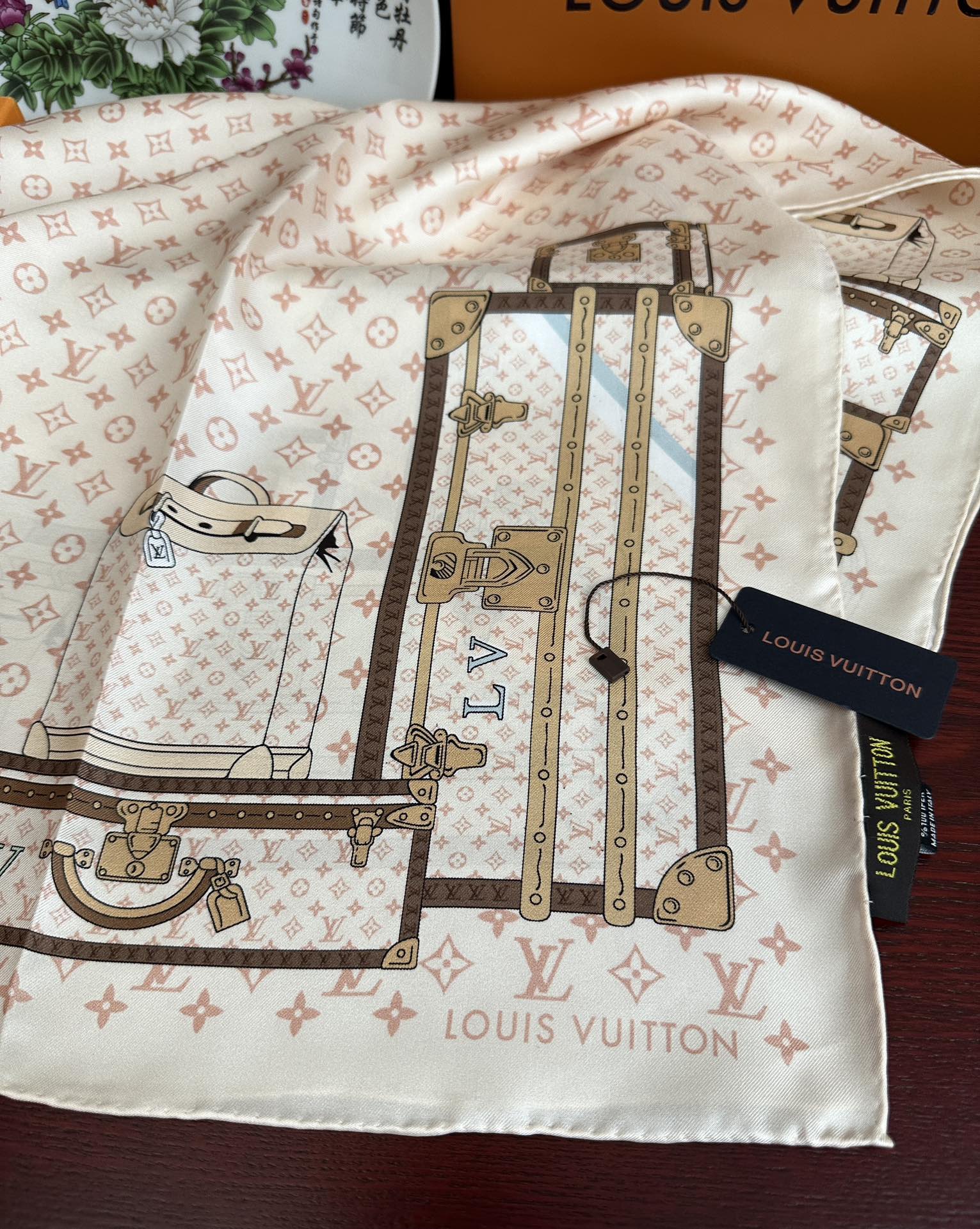LV SCARF 90 CM IN SILK 719908