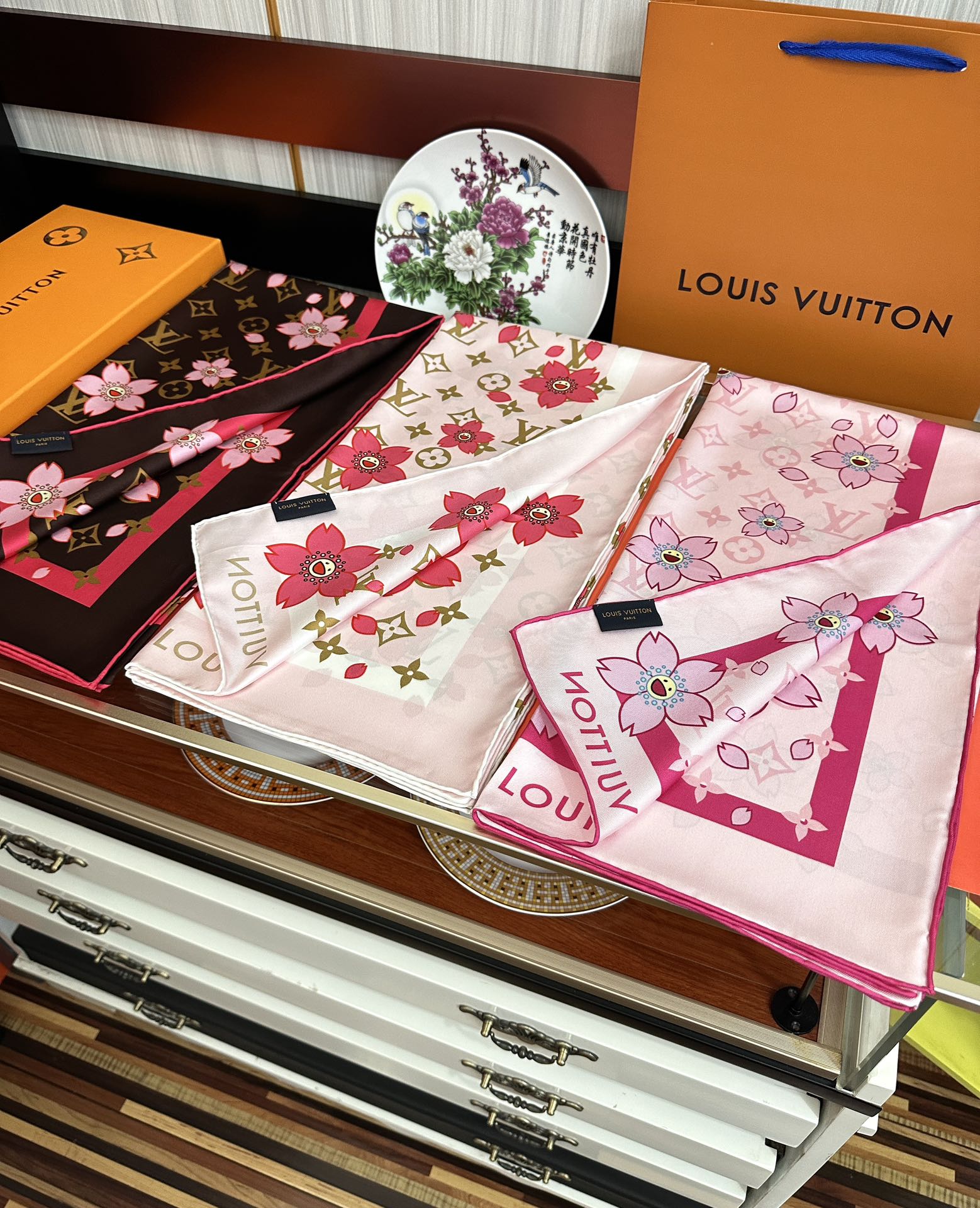 LV SCARF 90 CM IN SILK 723123