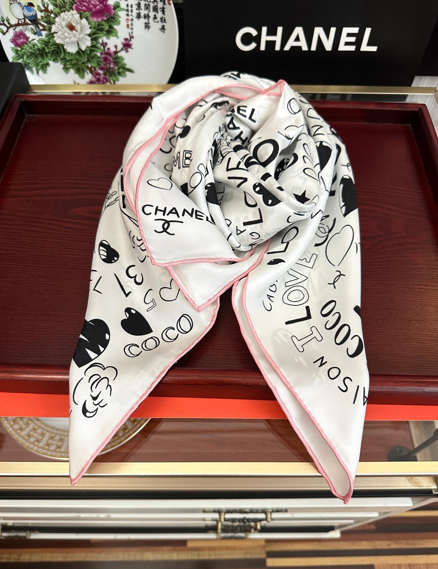 CHANEL 26S SCARF 90 IN SILK 311895