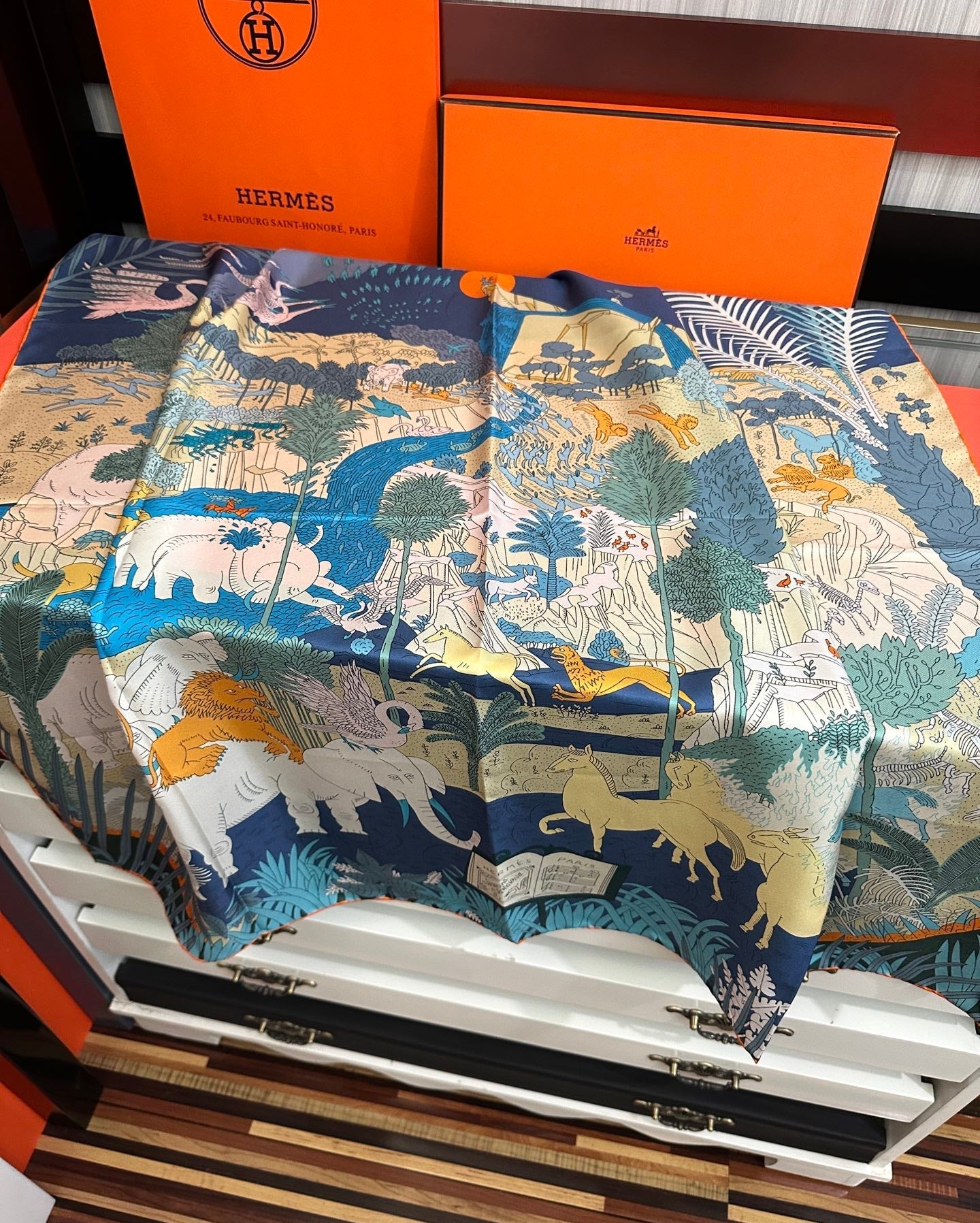 HERMES 26S SCARF 90 IN SILK 304198