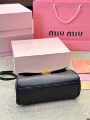 SHOULDER BAG 25 IN BLACK CALFSKIN GOLD HARDWARE
