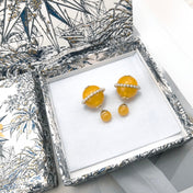 CD 26S YELLOW RESIN PEARL DOUBLE BALL EARRINGS IN GOLD METAL 631070