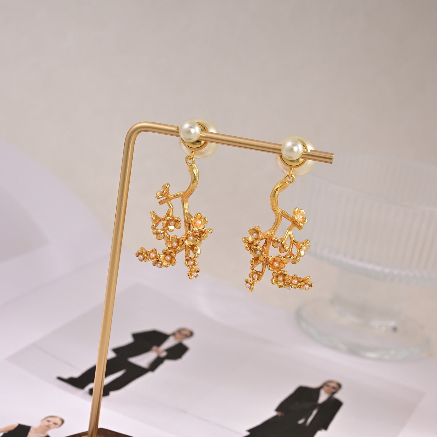CD 26S DIOR PEARL BLOSSOM BRANCH DROP EARRINGS IN GOLD METAL