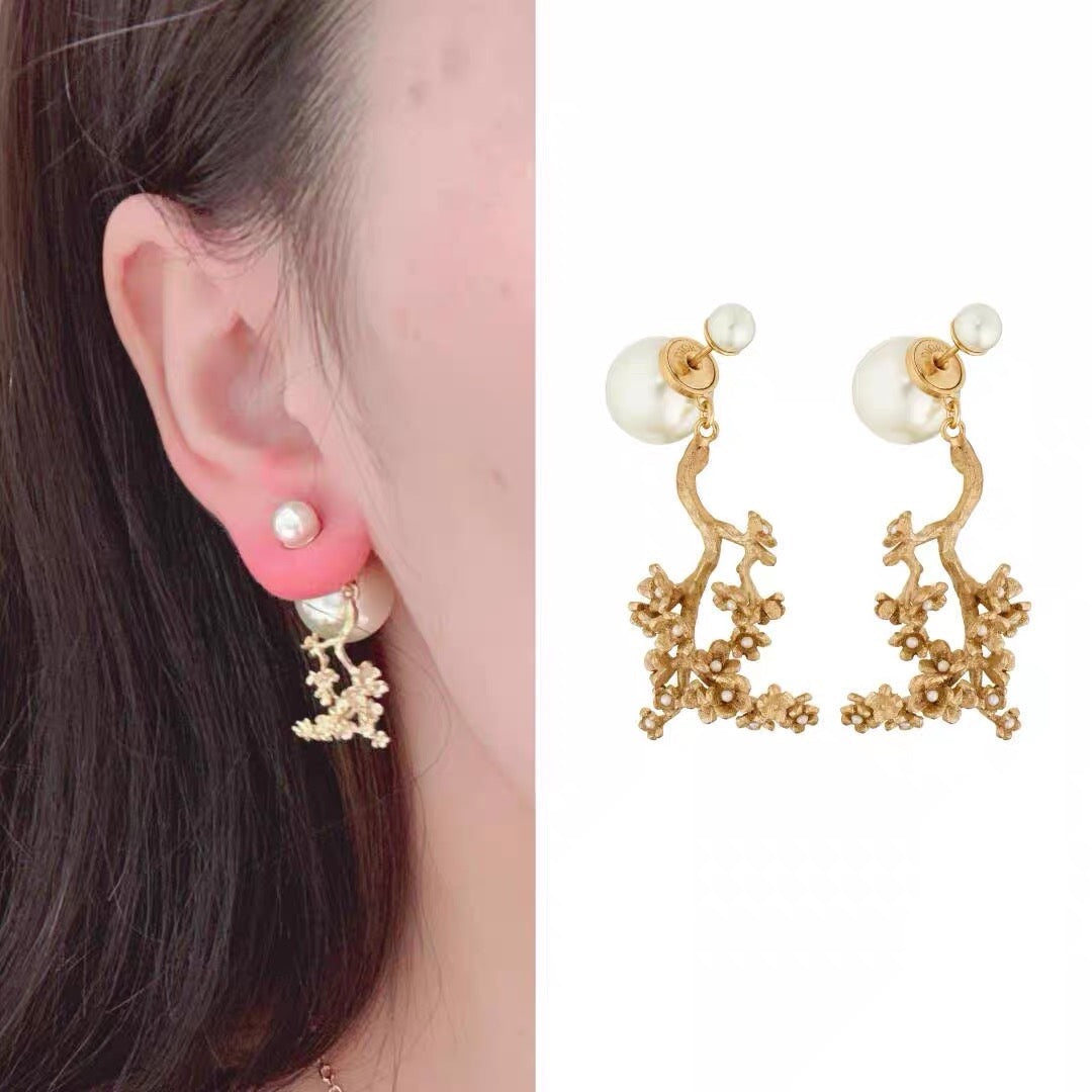 CD 26S DIOR PEARL BLOSSOM BRANCH DROP EARRINGS IN GOLD METAL