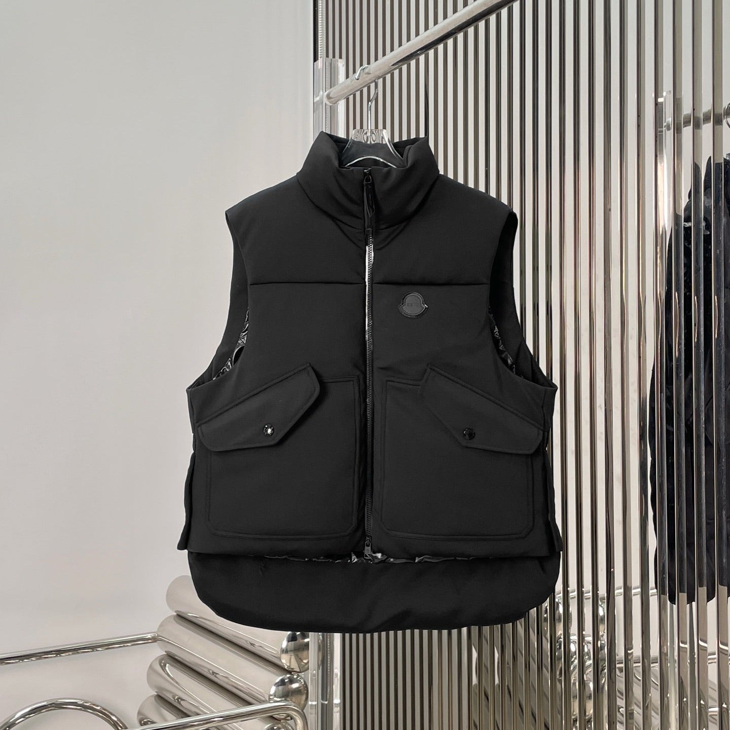 MONCLER 25S SLEEVELESS JACKET 347
