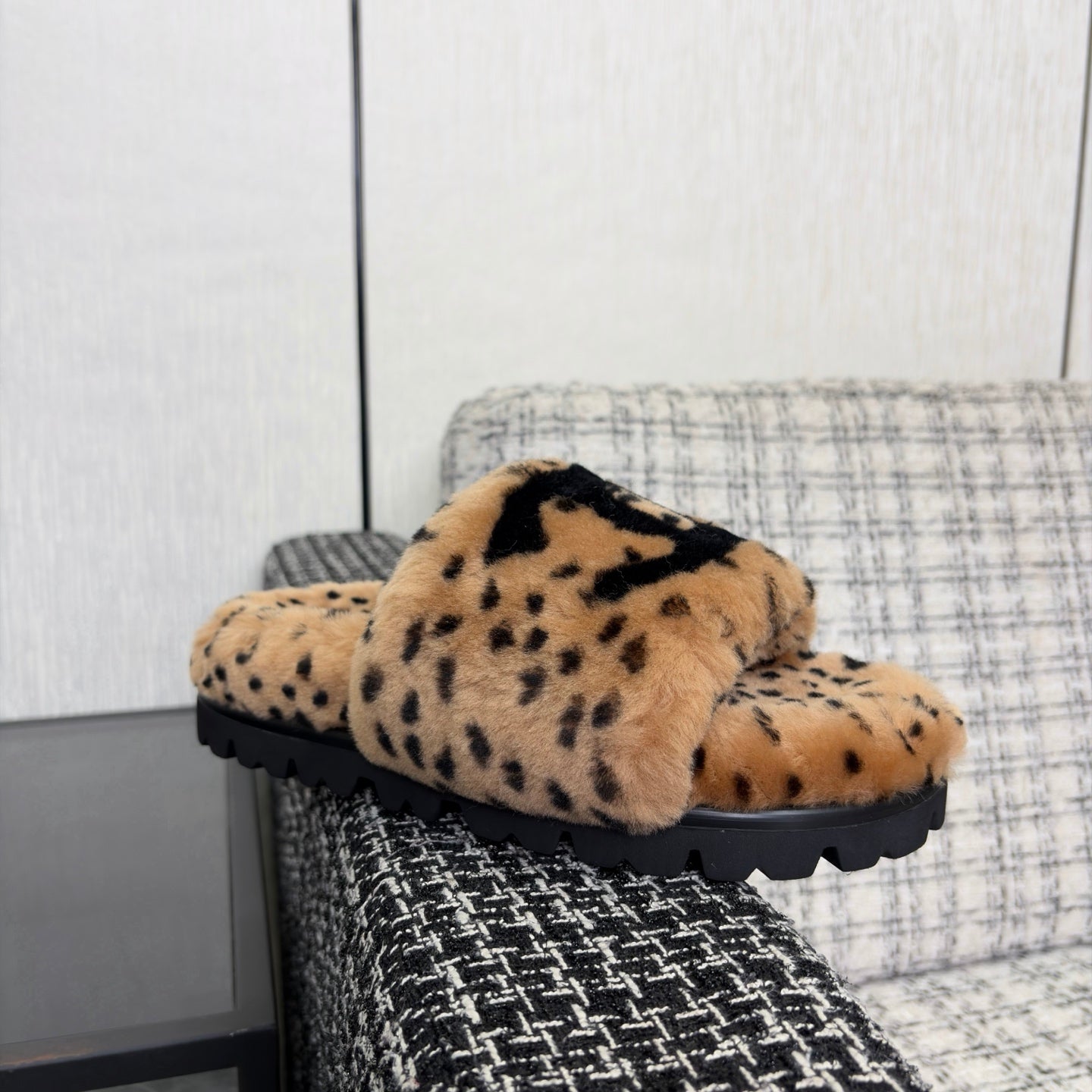 CHANEL 26S PLATFORM SLIDE SANDALS IN CAMEL AND BLACK SHEARLING DALMATIAN PRINT
