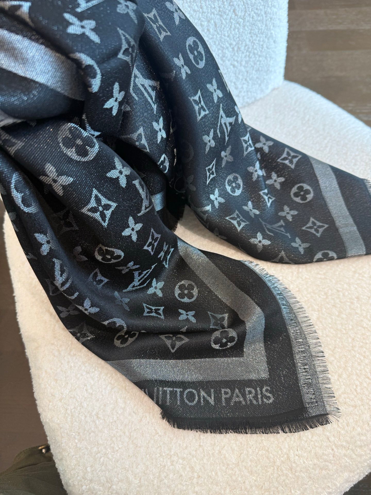 LV 26S SCARF 140 IN CASHMERE 318386