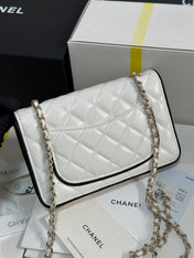 QUILTED FLAP BAG WITH BLACK TRIM 19 IN WHITE LAMBSKIN