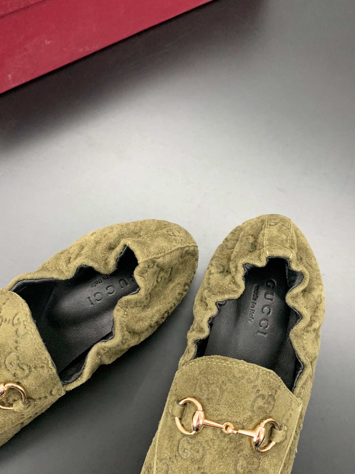 GUCCI 26S LOAFERS IN MOSS GREEN SUEDE WITH GOLD HARDWARE