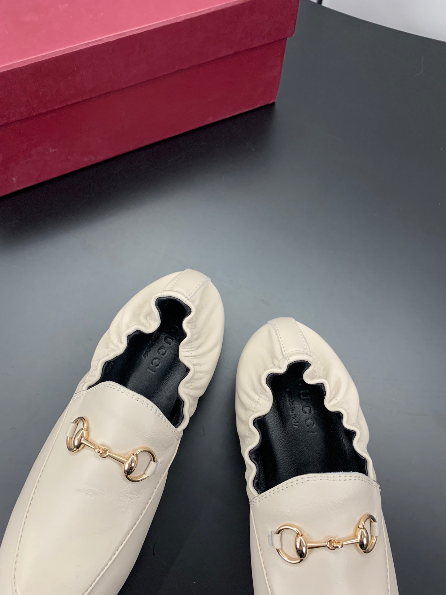 GUCCI 26S LOAFERS IN CREAM WHITE CALFSKIN