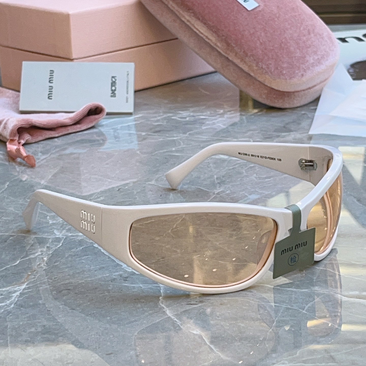 MIUMIU 26S OVERSIZE RECTANGULAR FRAME IN ACETATE 426265