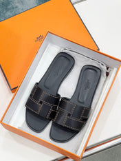 IDIOMA SANDAL IN BLACK CALFSKIN