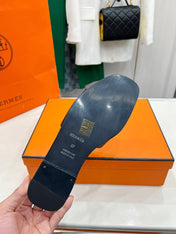 IDIOMA SANDAL IN BLACK CALFSKIN