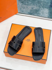 IDIOMA SANDAL IN BLACK CALFSKIN