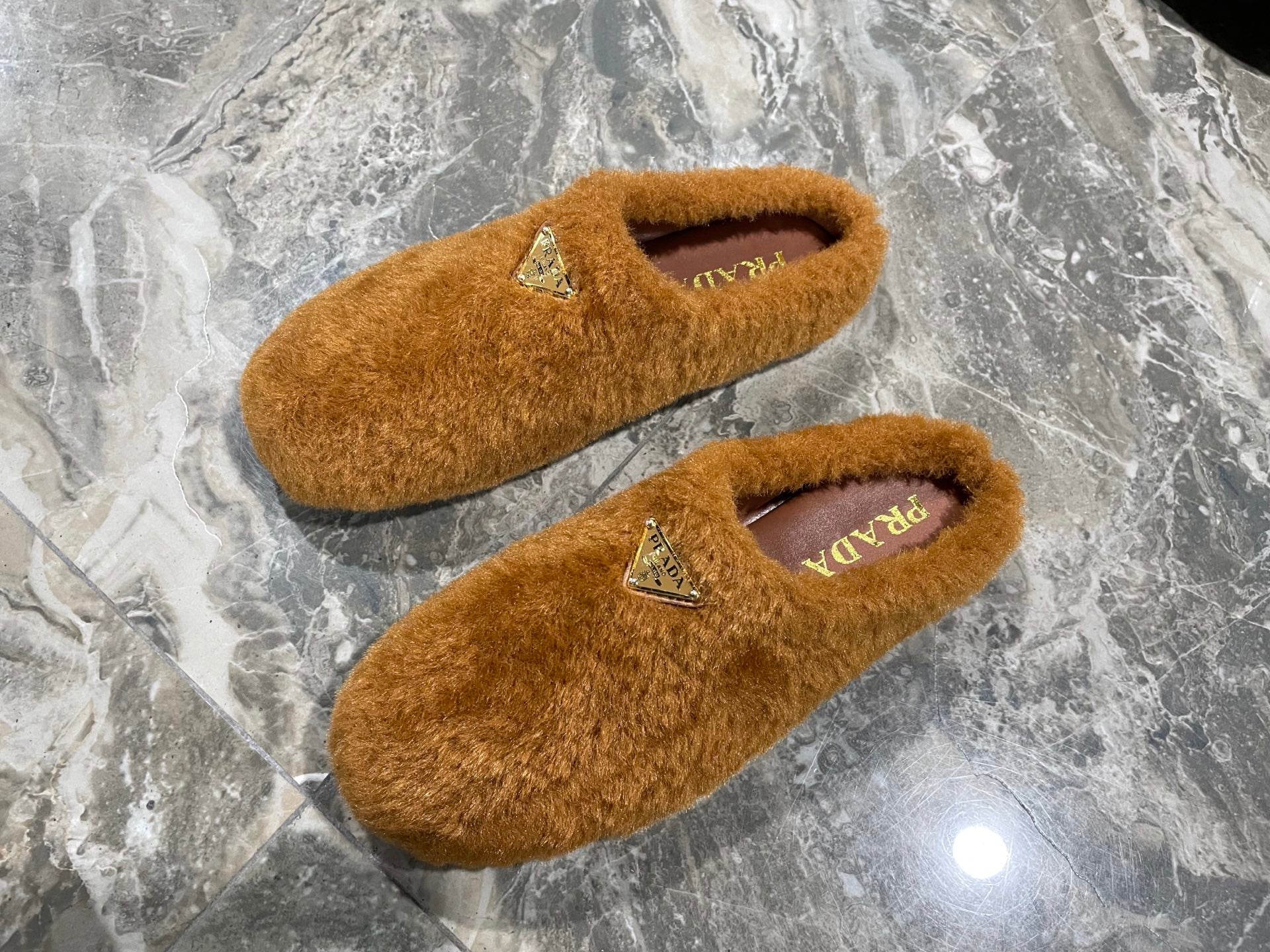 PRADA 26S SLIPPERS IN CARAMEL BROWN WOOL