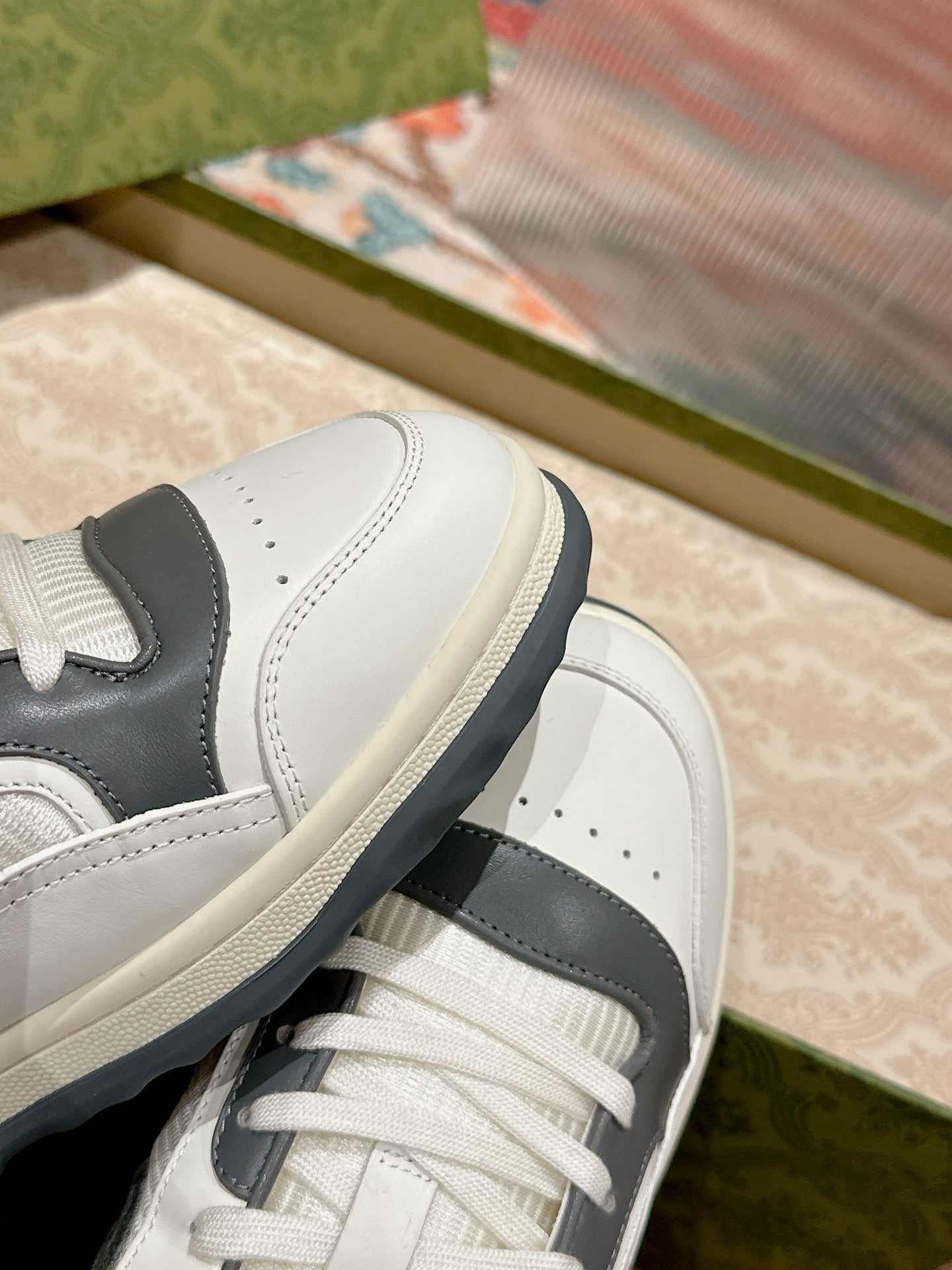 GUCCI 26S SNEAKERS IN WHITE MIX GREY CALFSKIN