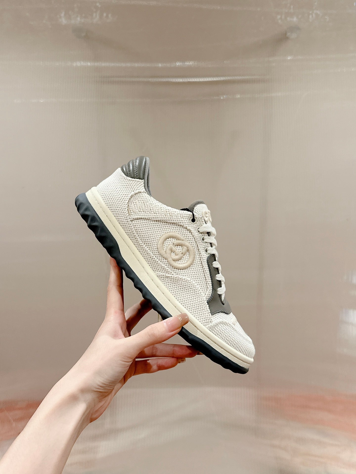 GUCCI 26S SNEAKERS IN WHITE MESH FABRIC AND GREY CALFSKIN