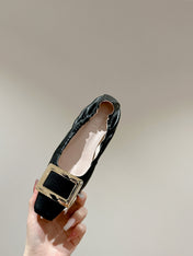 BELLE VIVIER BALLERINAS IN BLACK SHINY LAMBSKIN GOLD PATENT SQUARE BUCKLE
